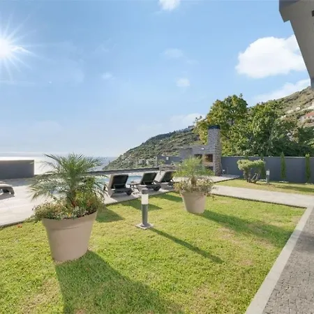 Lux Villas *